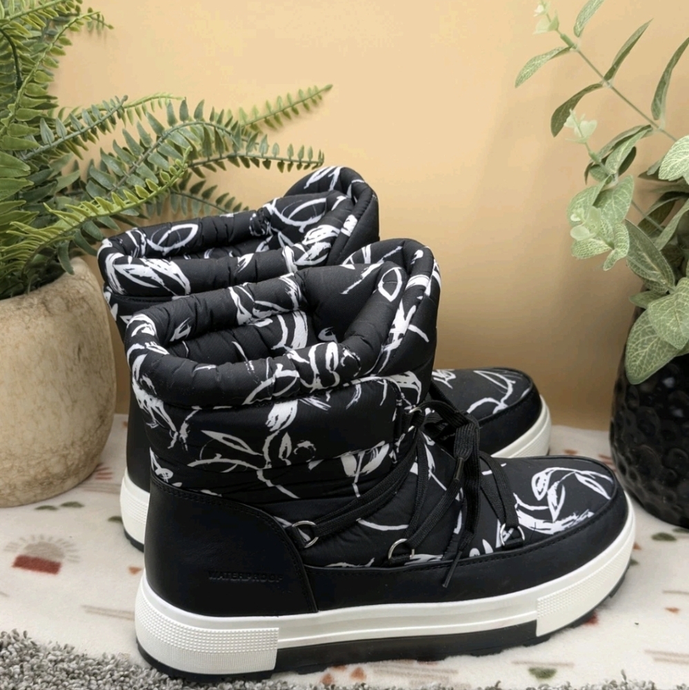 New Cougar Wink Women's Size 10 Winter Boots Black White Comfort Warm Lined
